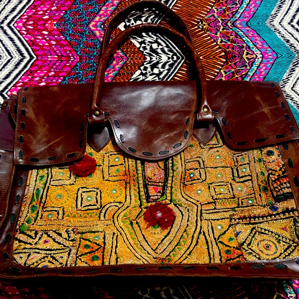Kanthabae handbag in excellent used condition. Pet free smoke free environment.
